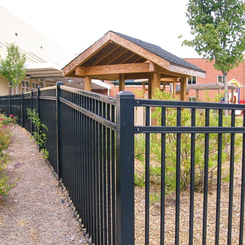 Flat top flat bottom, three real fencing surrounding a backyard