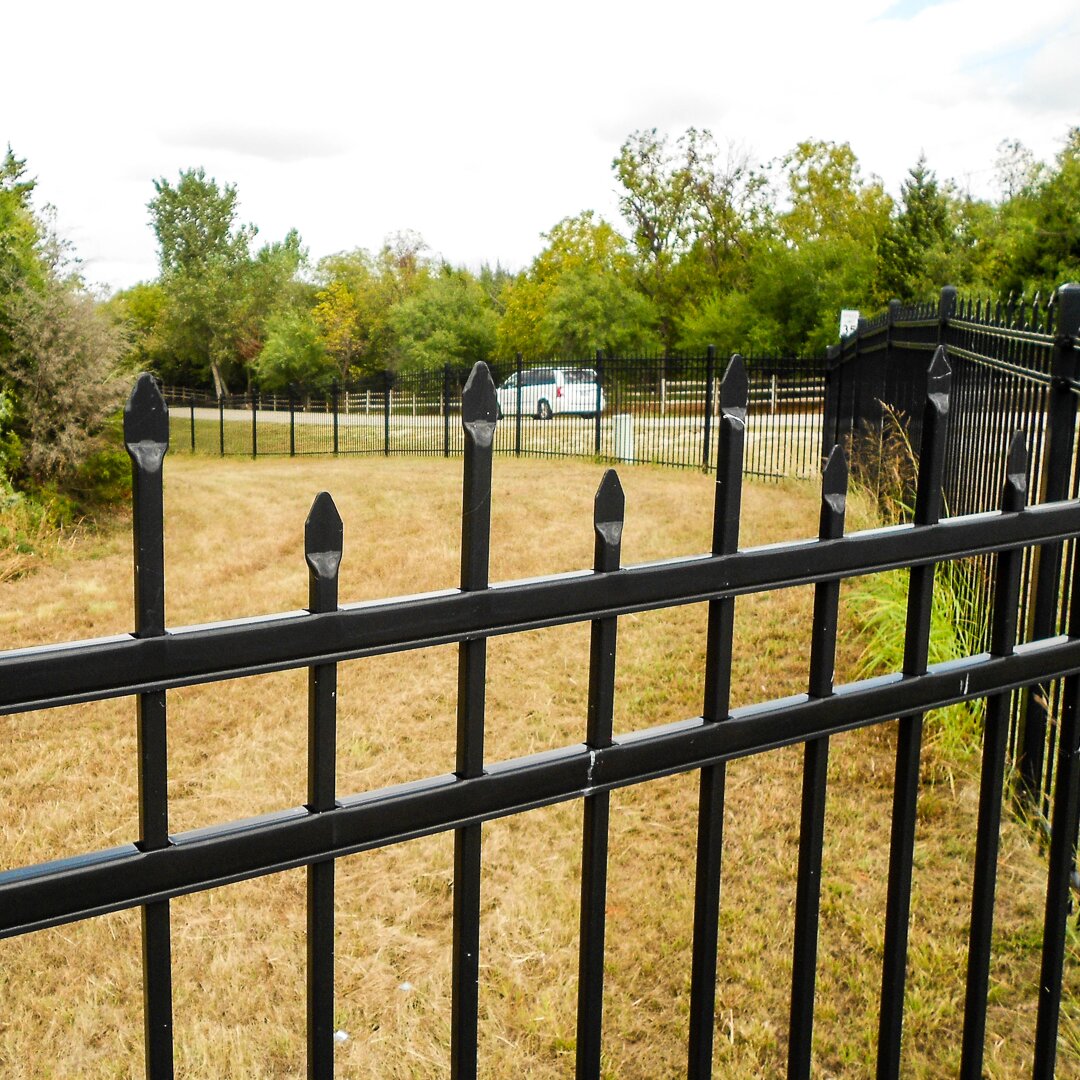 Alternating height pressed spear ornamental fence top